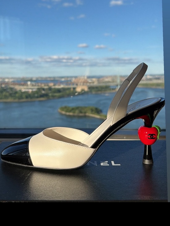 CHANEL Shoes - 26A Chanel Lambskin & Patent Calfskin White & Black Apple Slingback 38.5 New